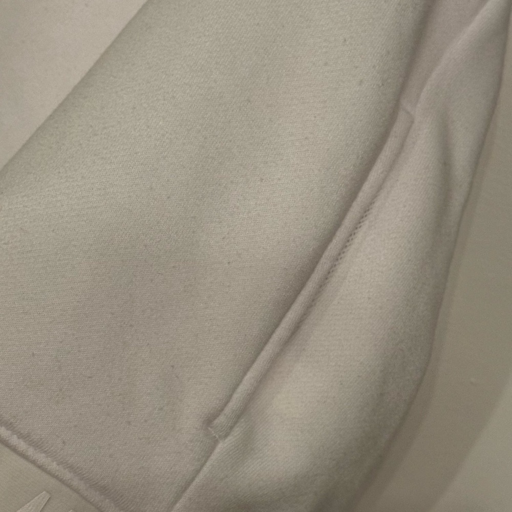 Nike Women's White Dri-FIT Therma Sphere Element Cropped Crewneck Sweatshirt - Picture 5 of 9